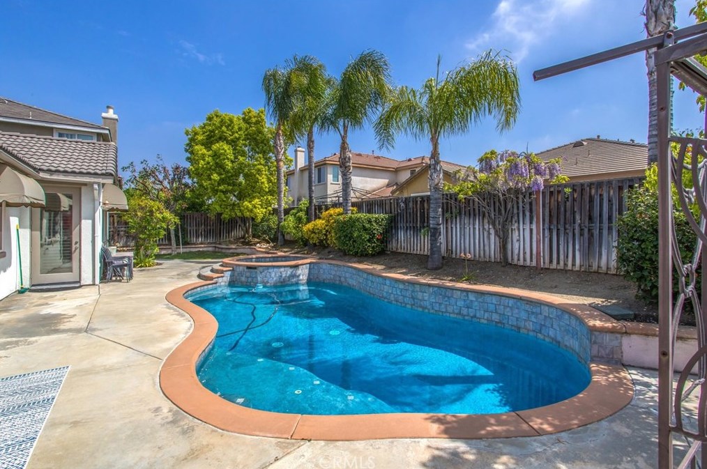 1536 Rose Arbor Ct, Redlands CA  92374-4737 exterior