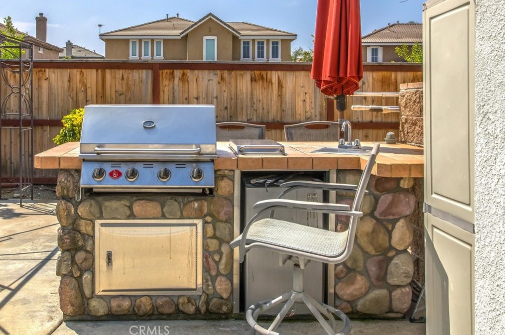 1536 Rose Arbor Ct, Redlands CA  92374-4737 exterior