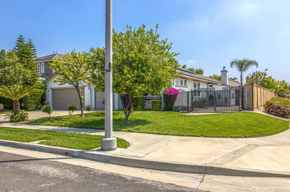 1536 Rose Arbor Ct, Redlands CA  92374-4737 exterior