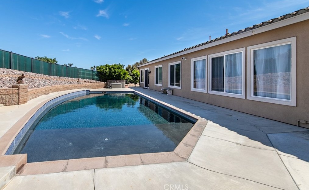 16528 Owl Tree Rd, Riverside CA  92504-9569 exterior