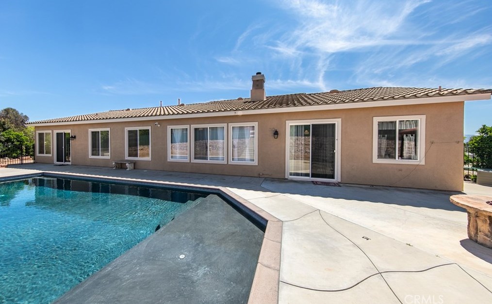 16528 Owl Tree Rd, Riverside CA  92504-9569 exterior
