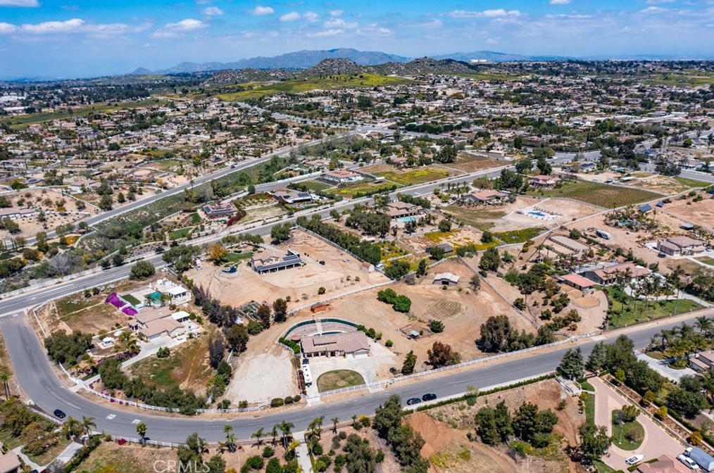 16528 Owl Tree Rd, Riverside CA  92504-9569 exterior