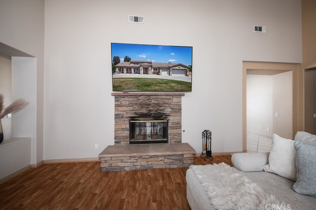 16528 Owl Tree Rd, Riverside CA  92504-9569 exterior