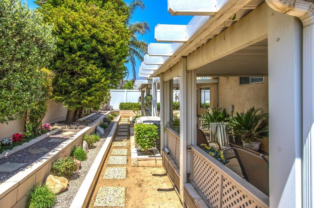 1507 Sequoia Dr, Beaumont CA  92223-6420 exterior