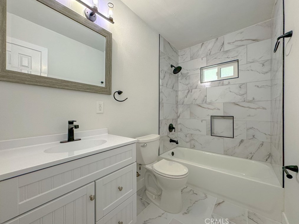 232 61st St, Los Angeles CA  90003-1232 exterior