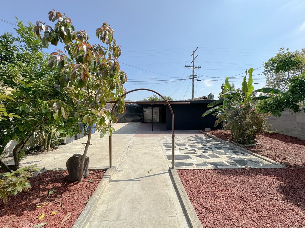 232 61st St, Los Angeles CA  90003-1232 exterior