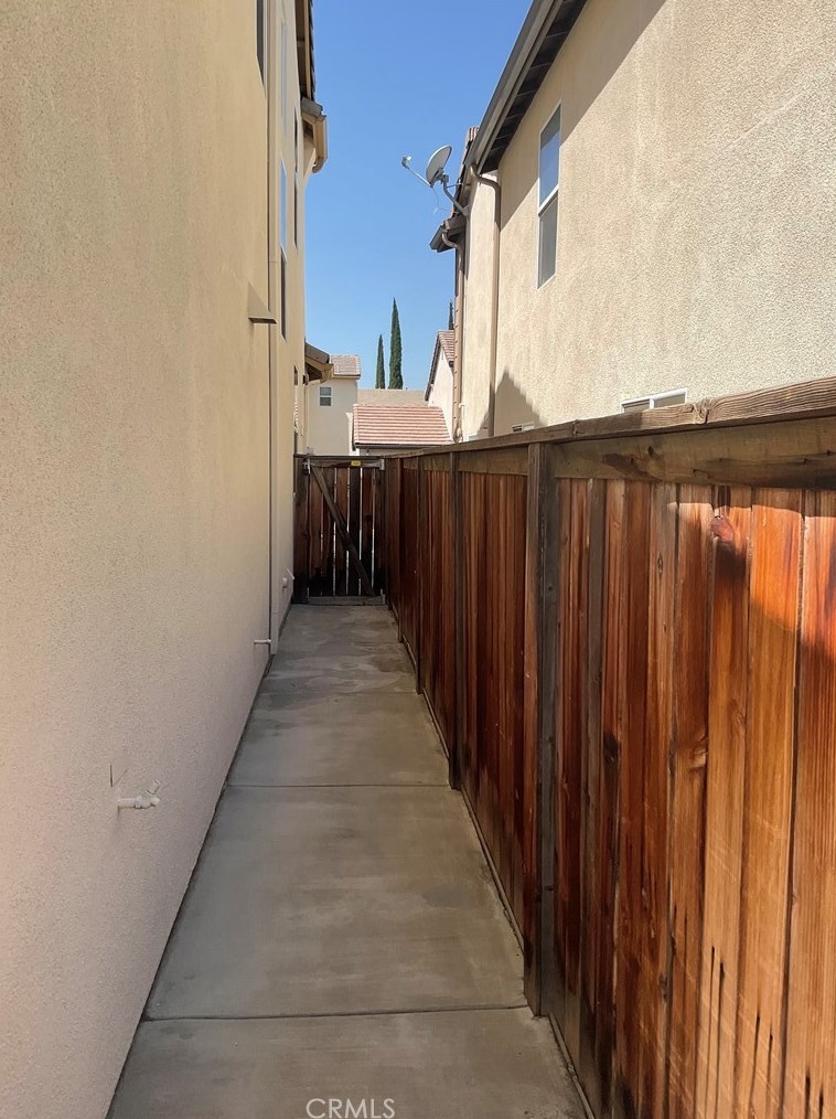 437 Sonora Cir, Redlands CA  92373-8509 exterior