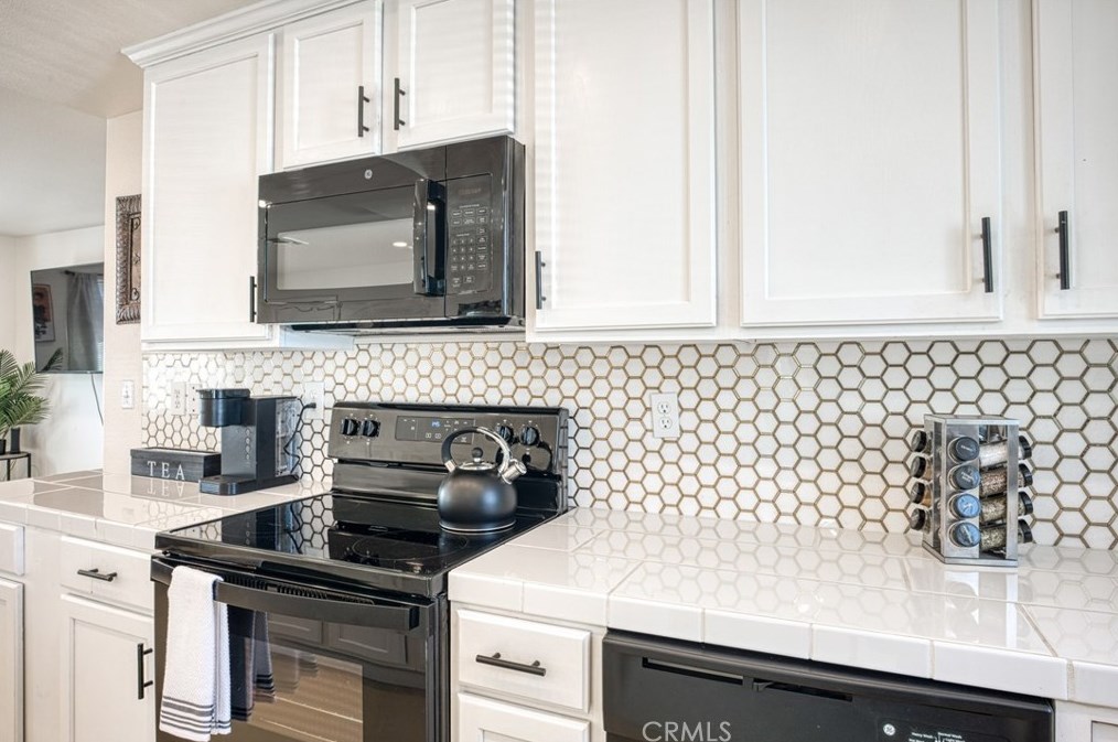 4992 1st St, Joshua Tree CA 92252-4219 exterior