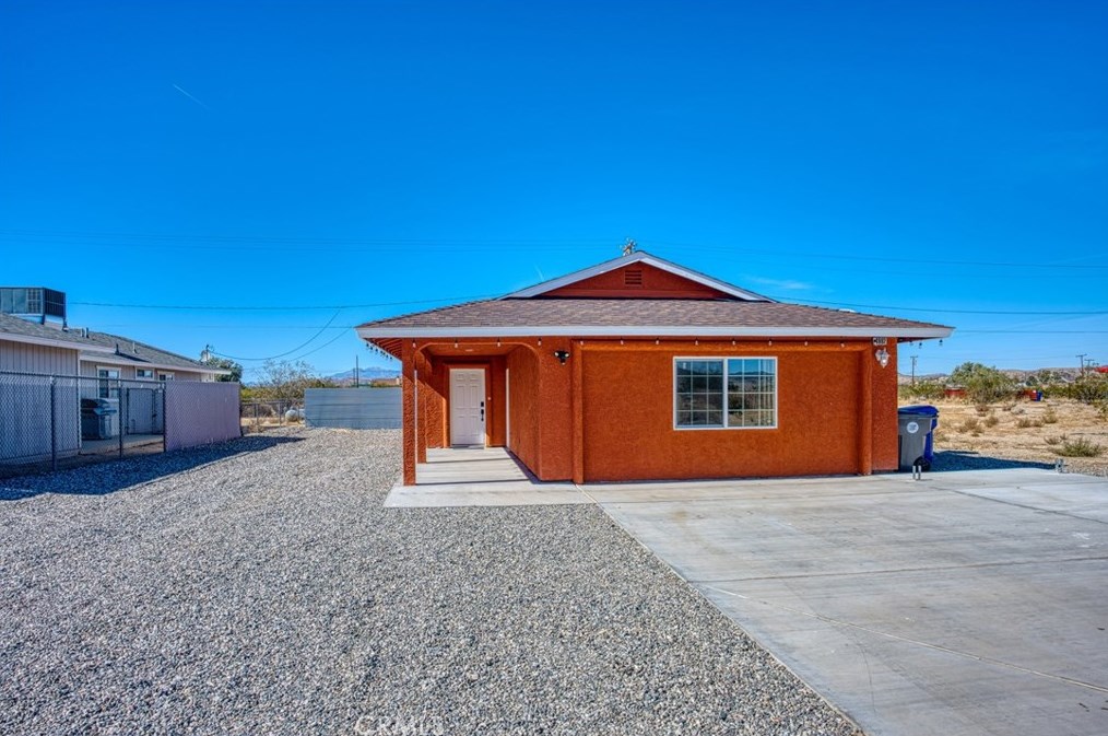 4992 1st St, Joshua Tree CA 92252-4219 exterior