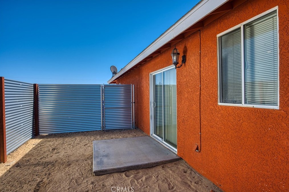 4992 1st St, Joshua Tree CA 92252-4219 exterior