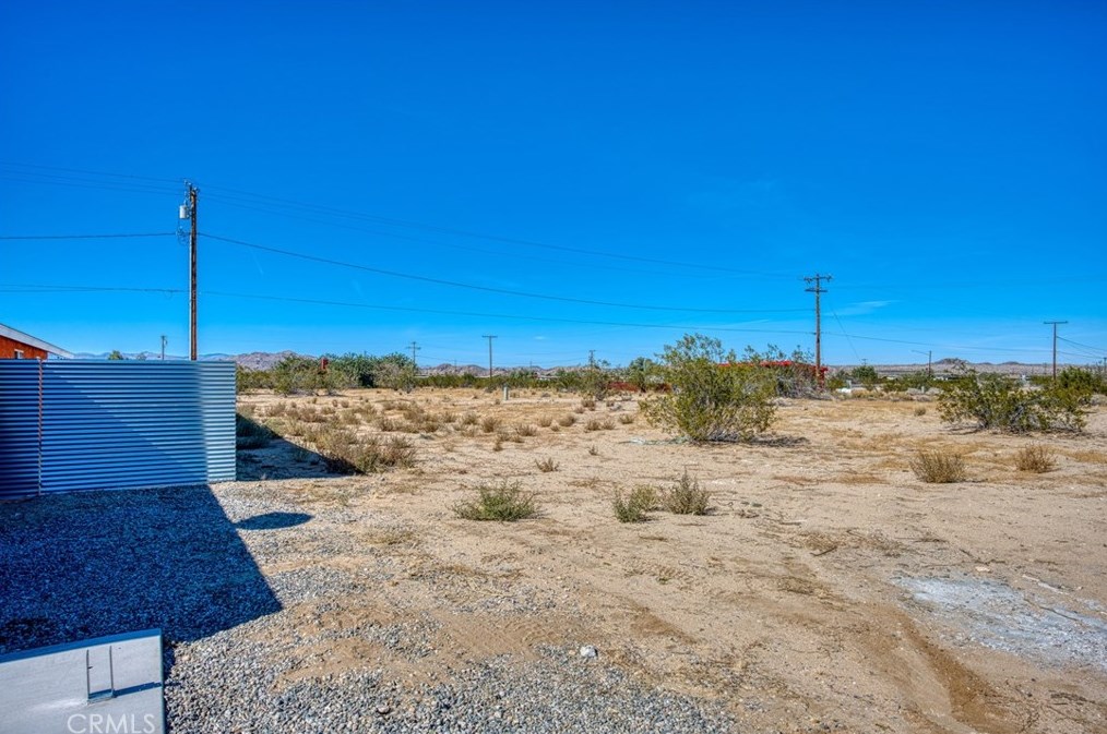 4992 1st St, Joshua Tree CA 92252-4219 exterior
