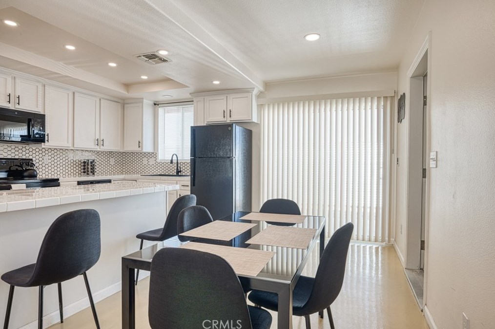 4992 1st St, Joshua Tree CA 92252-4219 exterior