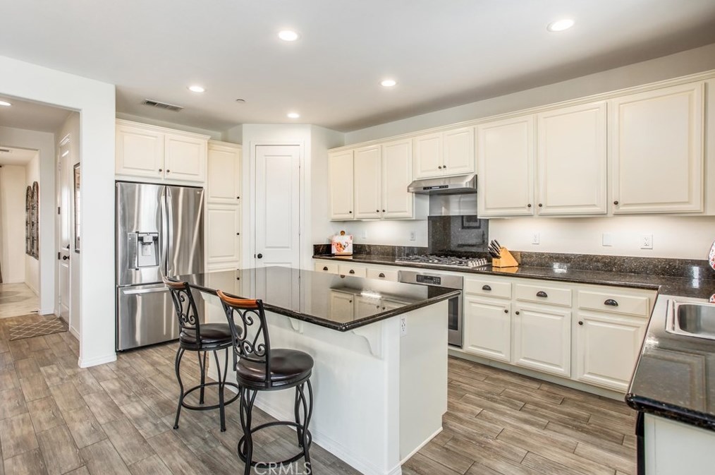 1521 Patterson Ranch Rd, Redlands CA  92374-2971 exterior