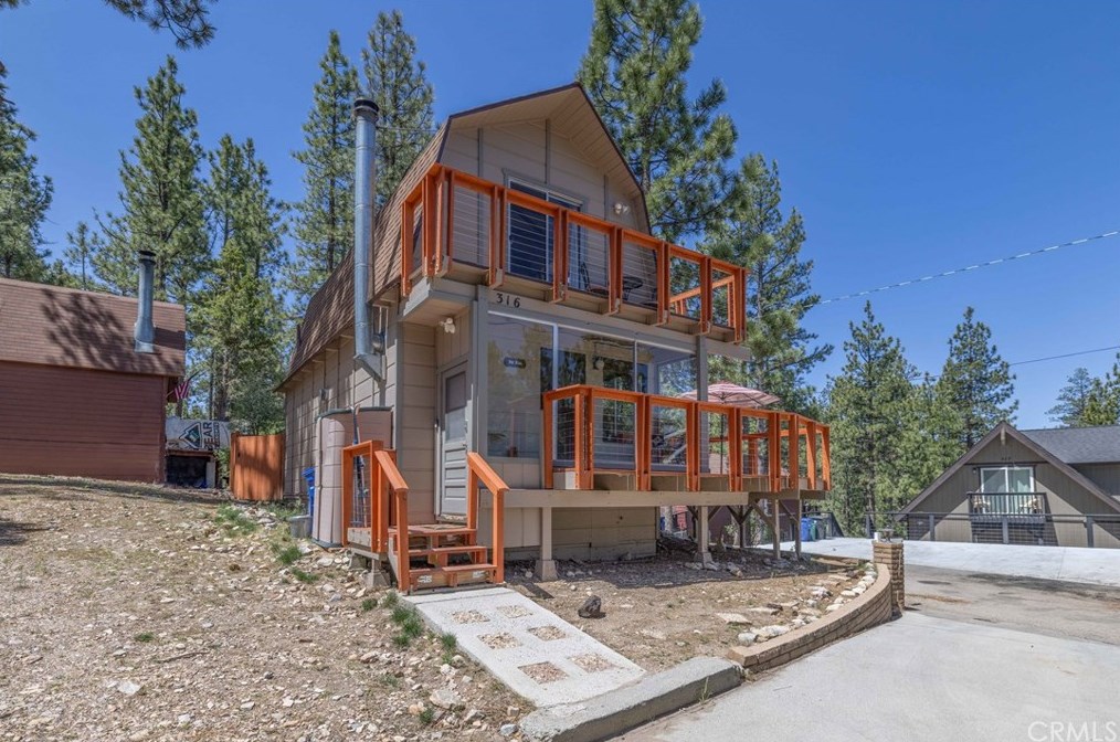 316 Hilltop Ln, Big Bear City CA  92314-9637 exterior