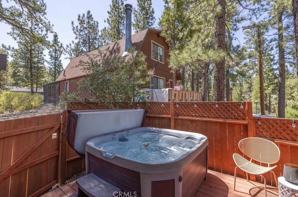 316 Hilltop Ln, Big Bear City CA  92314-9637 exterior