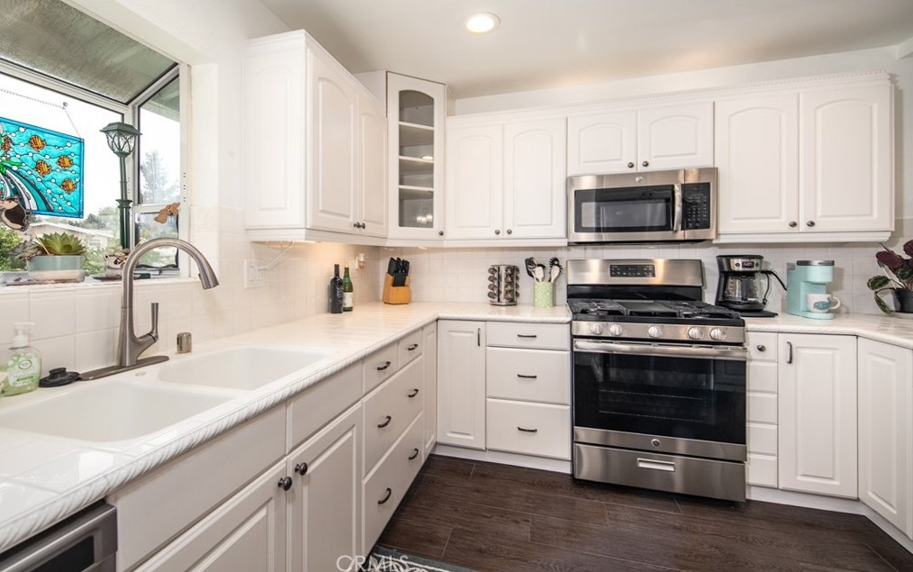 215 Orchid Ct, Redlands CA  92373-6130 exterior