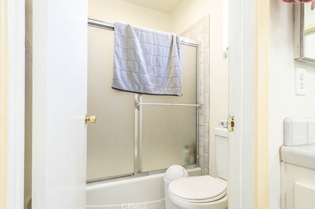 17135 Danbury Ave, Hesperia CA  92345-7001 exterior