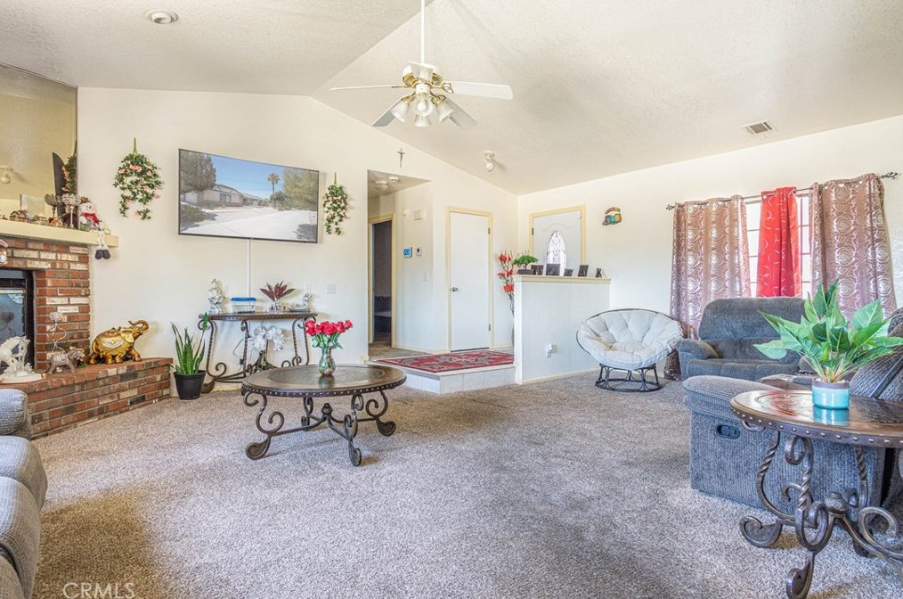 17135 Danbury Ave, Hesperia CA  92345-7001 exterior