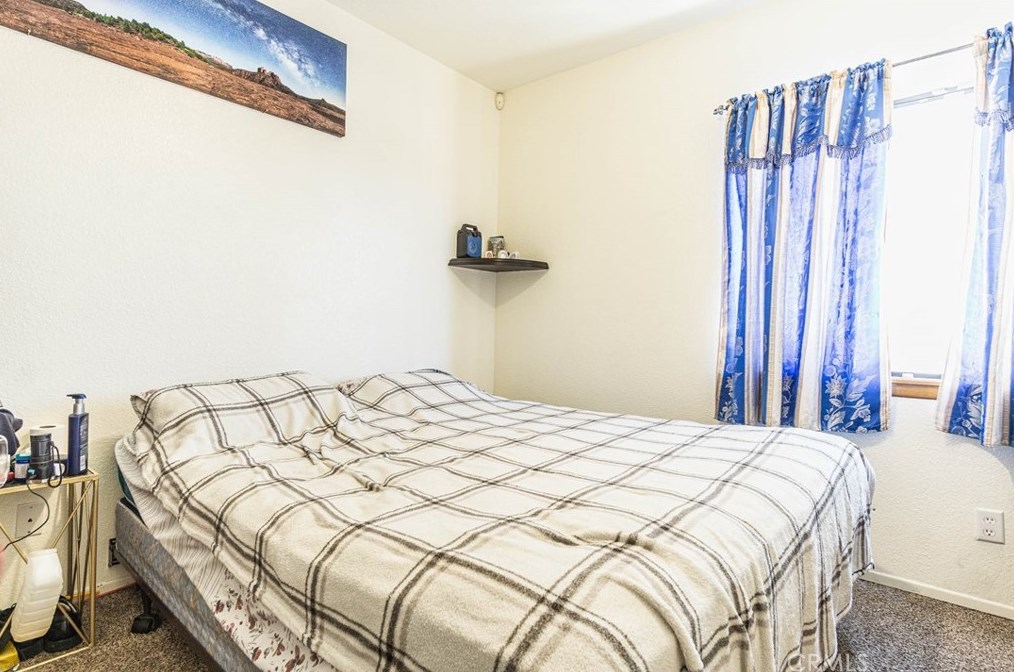 17135 Danbury Ave, Hesperia CA  92345-7001 exterior