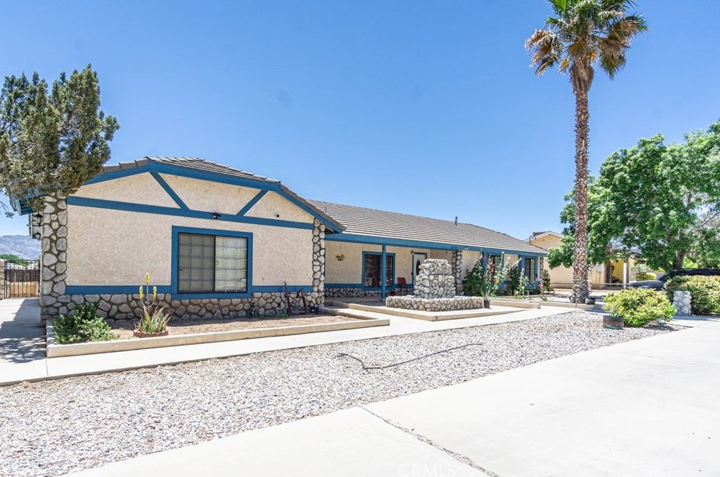 17135 Danbury Ave, Hesperia CA  92345-7001 exterior