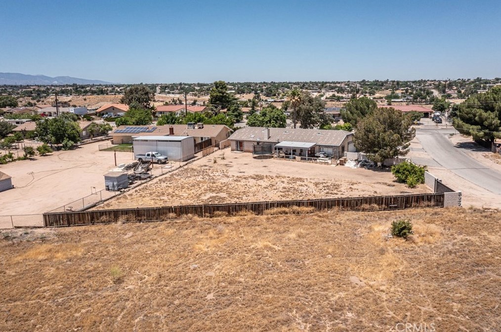 17135 Danbury Ave, Hesperia CA  92345-7001 exterior