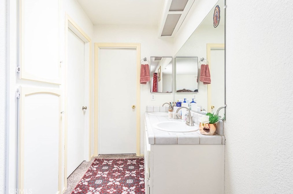 17135 Danbury Ave, Hesperia CA  92345-7001 exterior