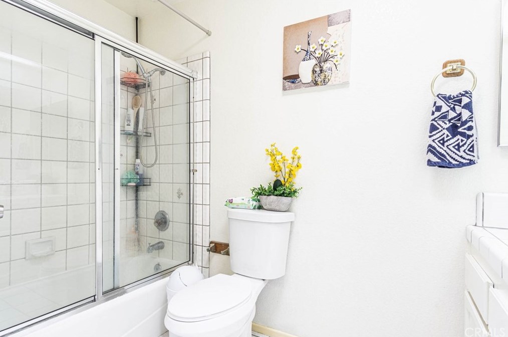 17135 Danbury Ave, Hesperia CA  92345-7001 exterior