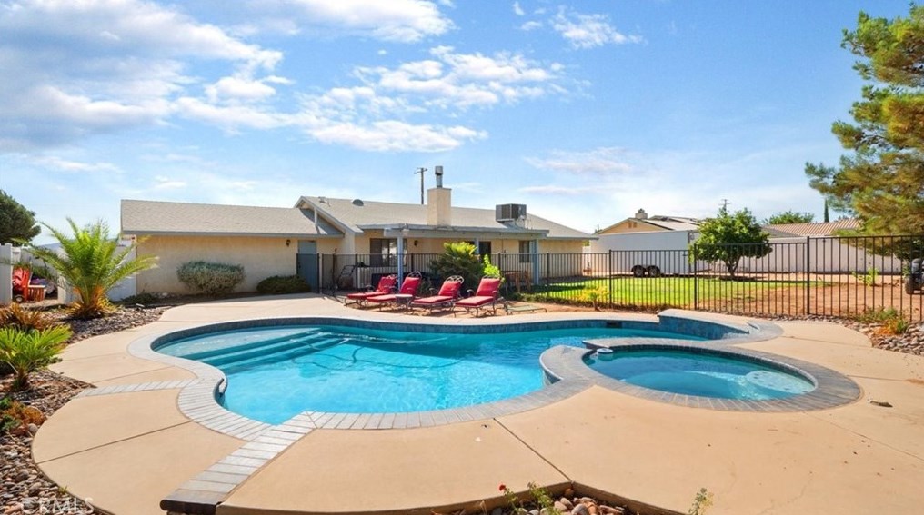 7946 Cottonwood Ave, Hesperia CA  92345-4213 exterior