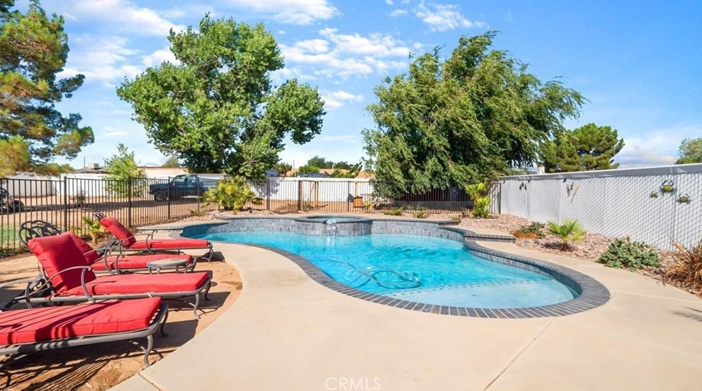 7946 Cottonwood Ave, Hesperia CA  92345-4213 exterior