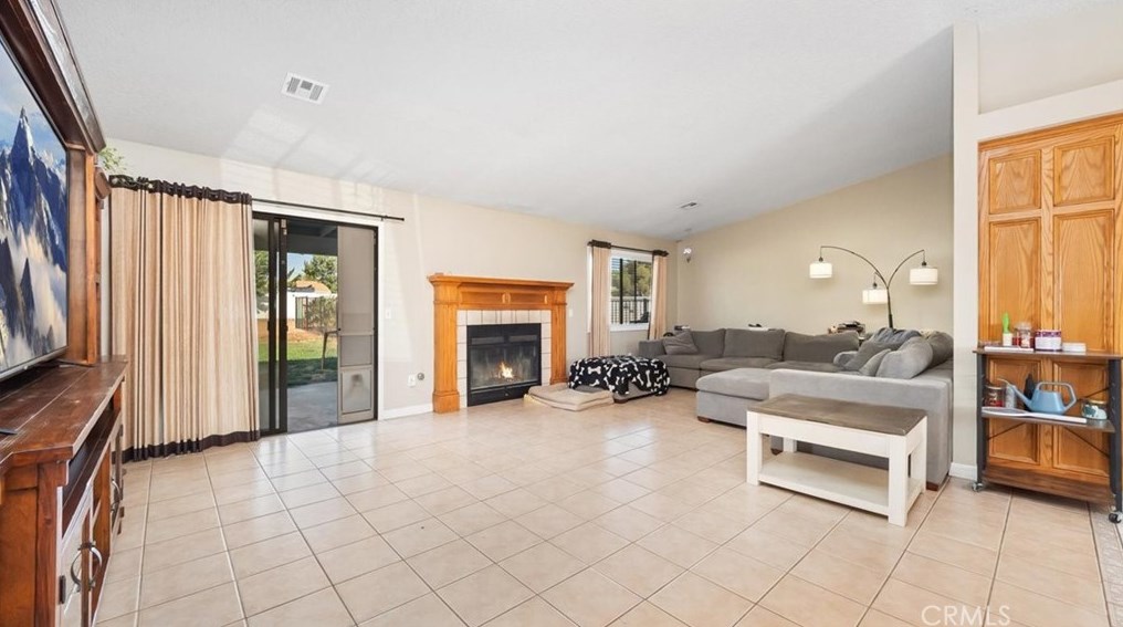 7946 Cottonwood Ave, Hesperia CA  92345-4213 exterior