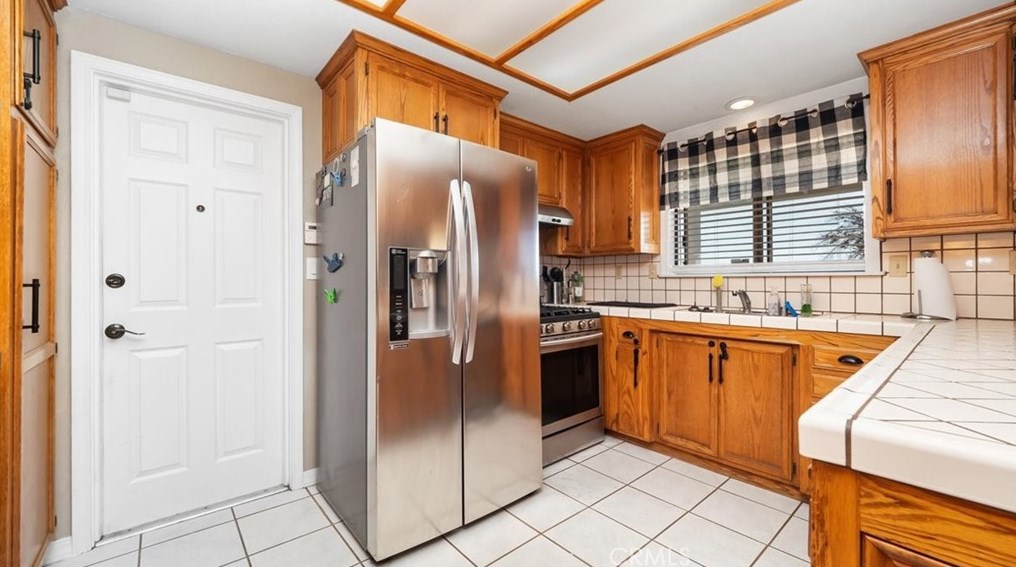 7946 Cottonwood Ave, Hesperia CA  92345-4213 exterior