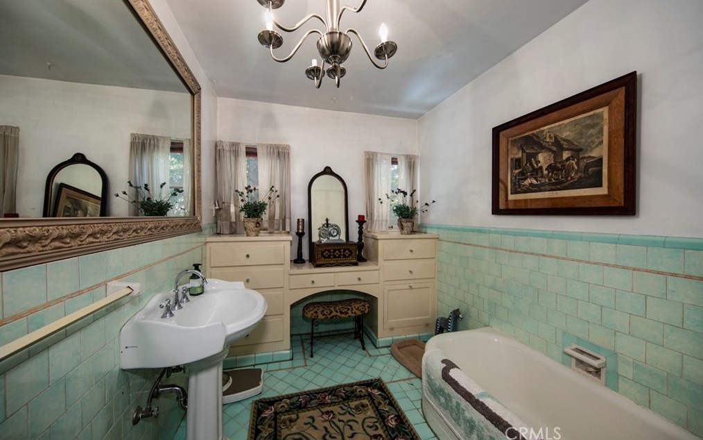 5626 Magnolia Ave, Riverside CA  92506-1823 exterior