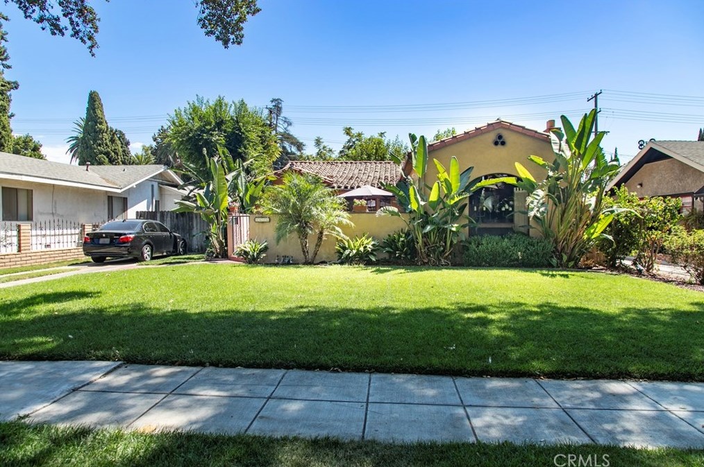 5626 Magnolia Ave, Riverside CA  92506-1821 exterior