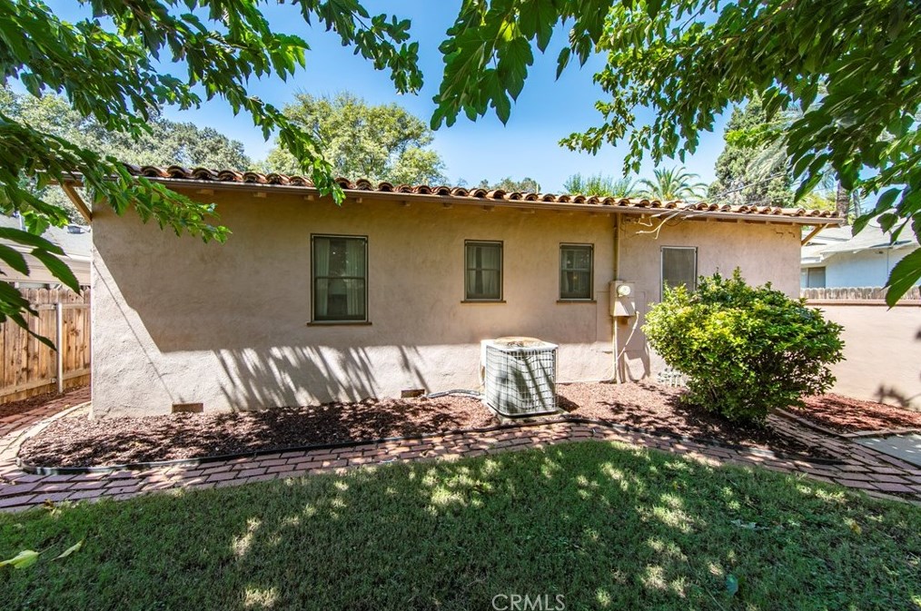 5626 Magnolia Ave, Riverside CA  92506-1823 exterior