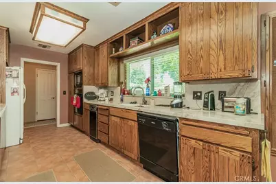 930 S Park Circle Drive, Fresno, CA 93727 - Photo 11