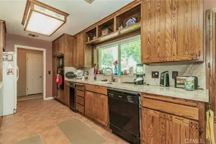 930 S Park Cir Dr, Fresno, CA 93727 - Photo 11