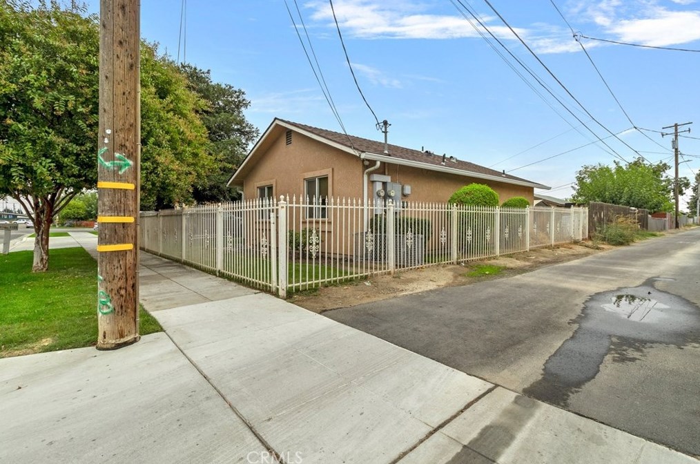 200 Park St, Madera, CA 93637