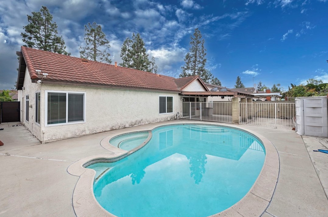 18839 Stefani Ave, Artesia CA  90703-8440 exterior