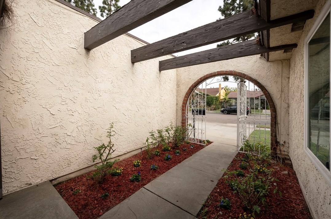 18839 Stefani Ave, Artesia CA  90703-8440 exterior