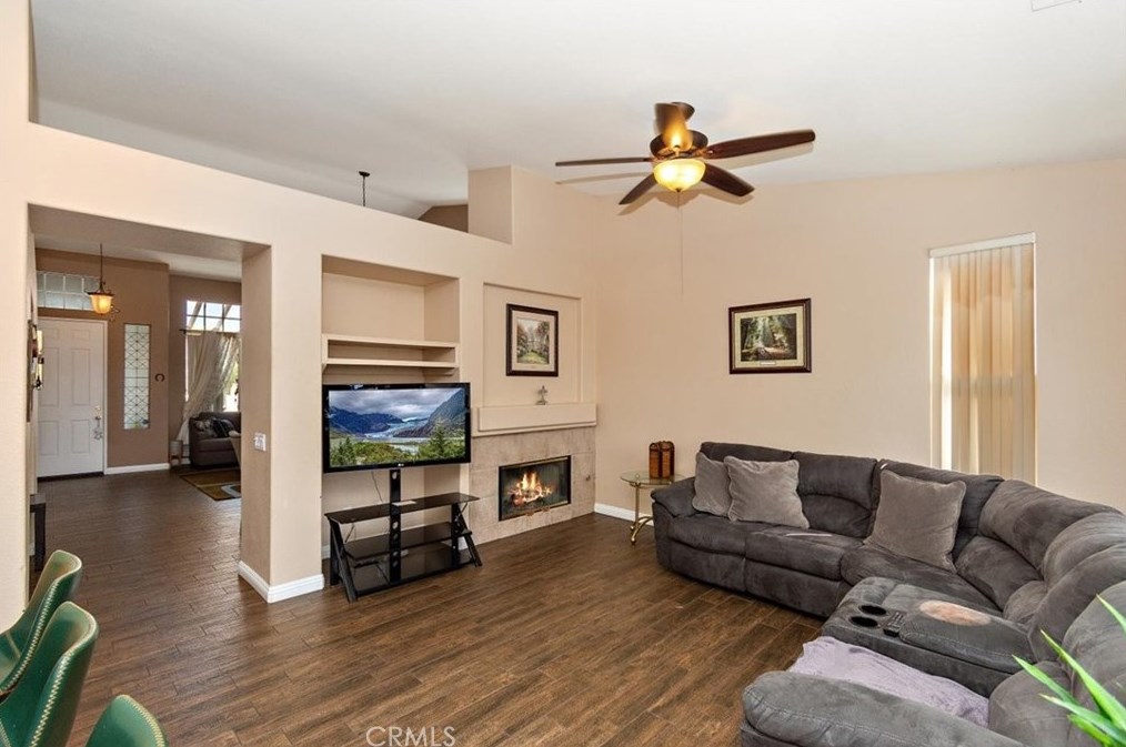 969 Banbury Dr, Hemet CA  92544-1836 exterior