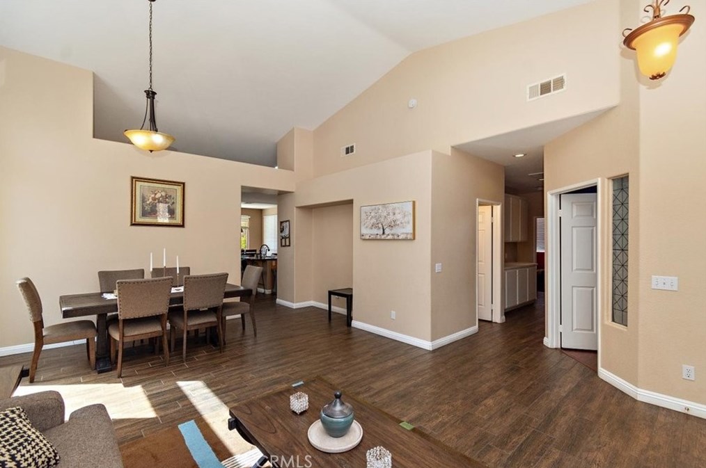 969 Banbury Dr, Hemet CA  92544-1836 exterior