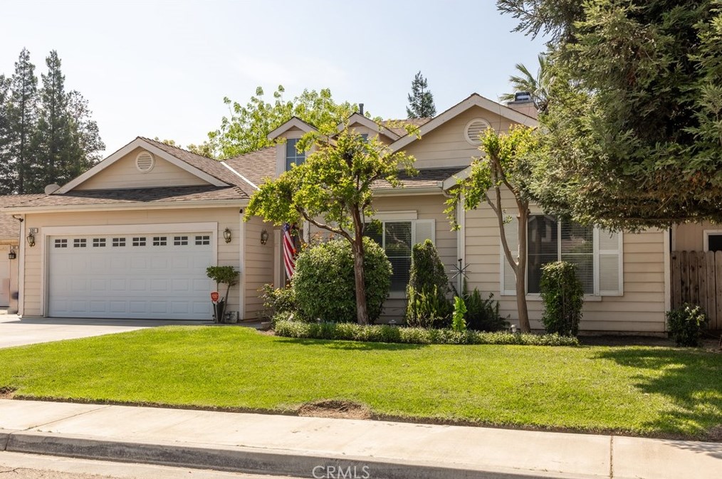 536 W Sunset St, Kingsburg, CA 93631