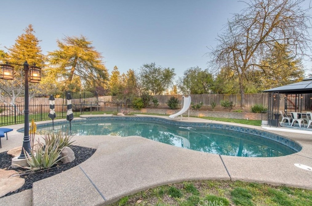 8874 Fuller Ave, Fresno CA  93720-1656 exterior