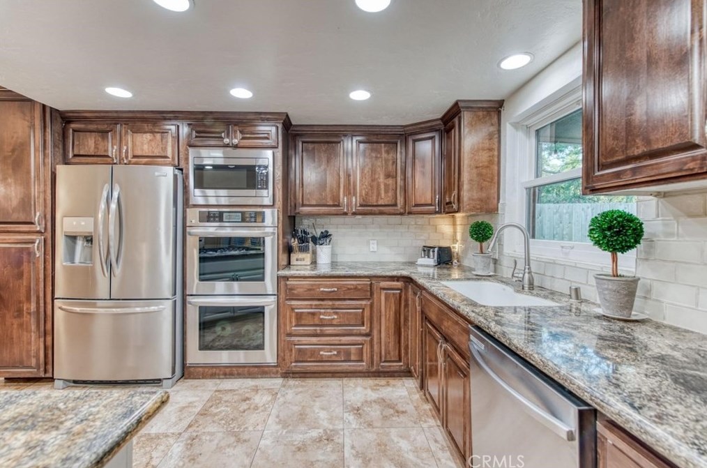8874 Fuller Ave, Fresno CA  93720-1656 exterior