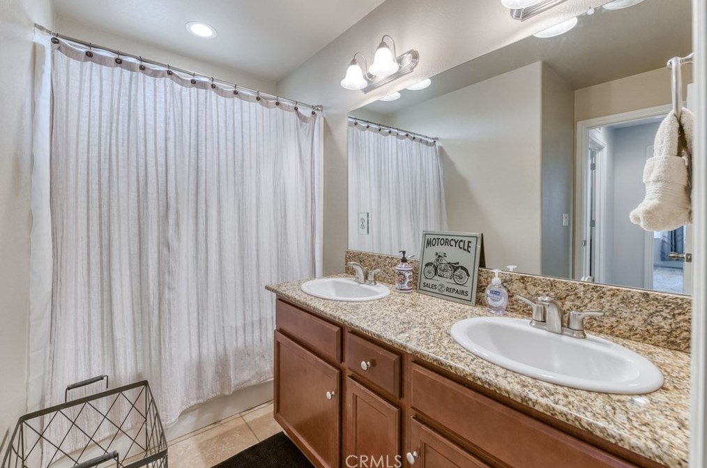 3856 Bellaire Ave, Clovis CA  93619 exterior