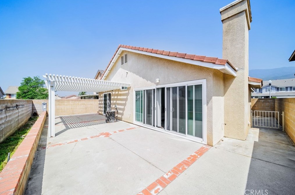 15023 Fox Rdg Dr, Fontana CA 92336-1103 exterior
