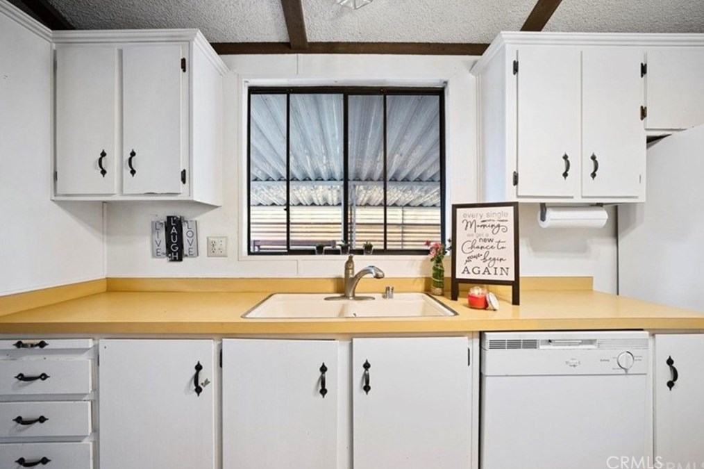 31007 Ruth Hill Rd, Orange Cove CA  93675-9332 exterior
