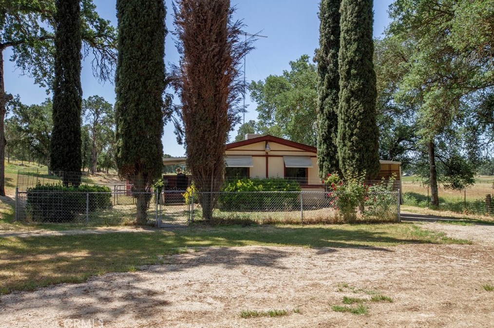 31007 Ruth Hill Rd, Orange Cove CA  93675-9332 exterior