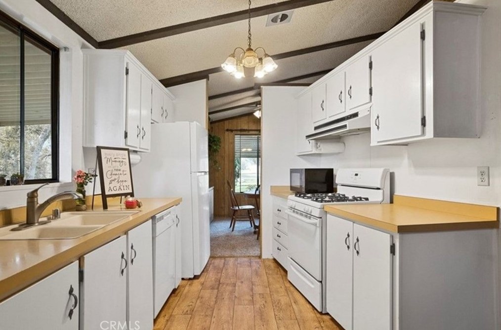 31007 Ruth Hill Rd, Orange Cove CA  93675-9332 exterior