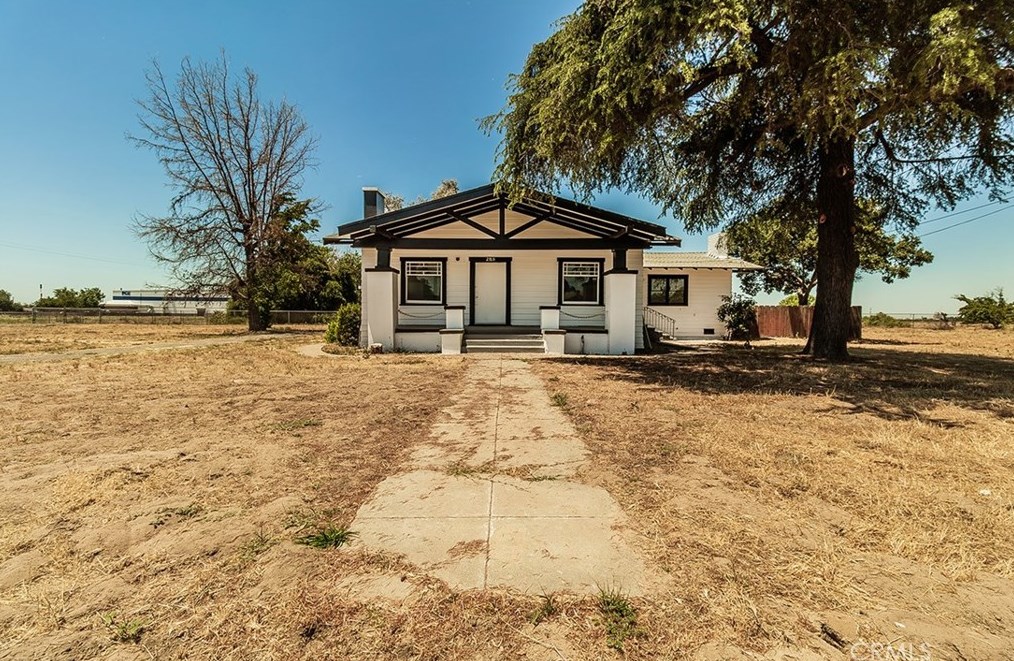 2325 10th Ave, Kingsburg, CA 93631